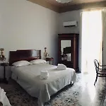Borgo Civico 10 3* カーヴァ・デ・ティッレーニ