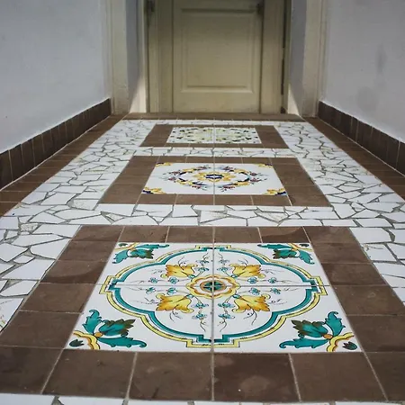 Borgo Civico 10